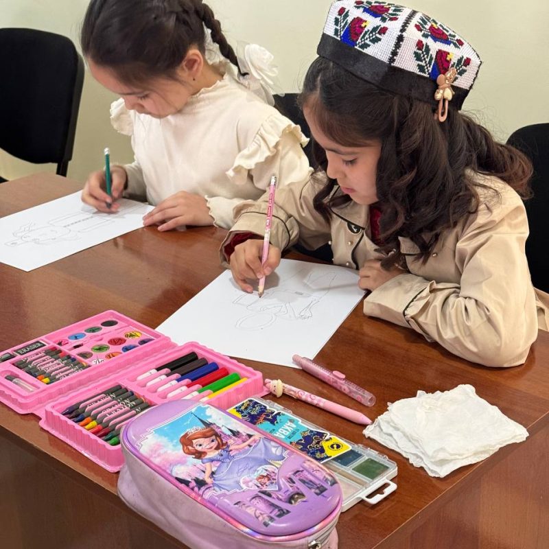 “Менинг онам – ҳамшира” расмлар танловининг муассаса босқичи ғолиби аниқланди.